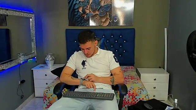 BrunoWalkerr online show from September 2025 01:09:02 PM