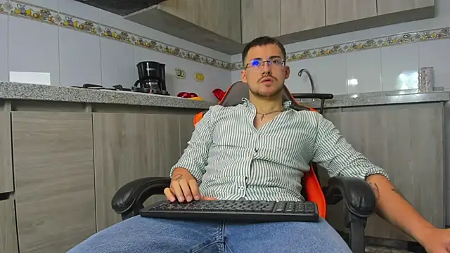 BrunoWalkerr online show from September 2025 01:04:01 PM