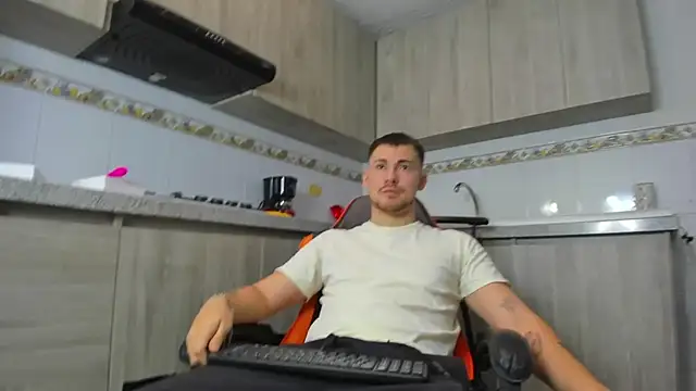 BrunoWalkerr online show from September 2025 01:02:01 PM