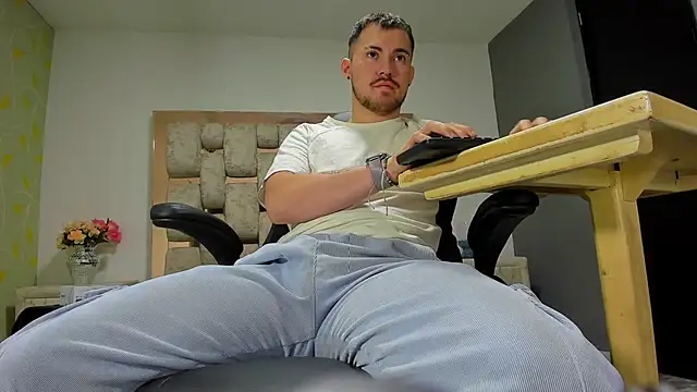 BrunoWalkerr online show from October 2025 12:41:02 PM