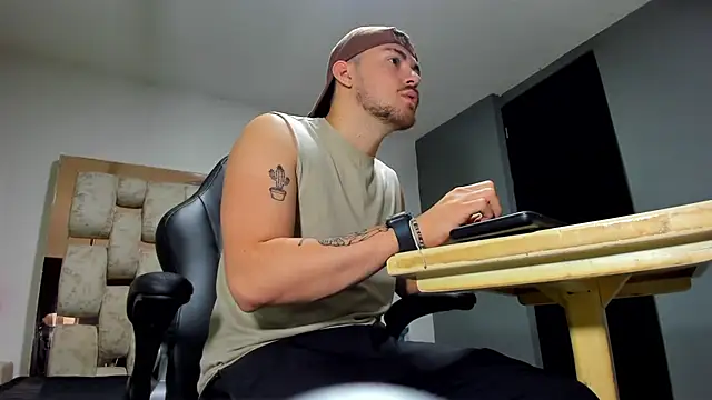 BrunoWalkerr online show from September 2025 12:33:02 PM