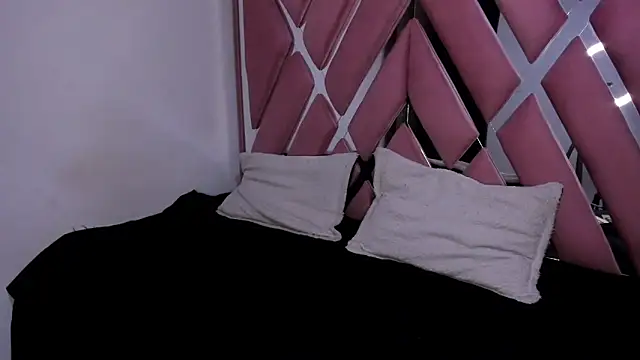 Snapshot of Alynn_Bri_ chatting on February 2026 02:20:02 AM Alynn Bri online show from February 2026 02:20:02 AM