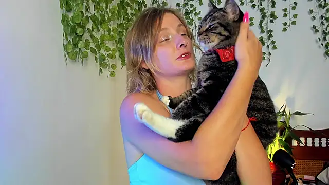 Ariana Spring online show from March 2026 06:03:02 AM