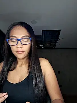 sarah garcia  online show from November 2025 01:53:01 AM