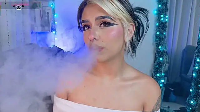 blue kitten online show from December 2025 05:01:02 AM