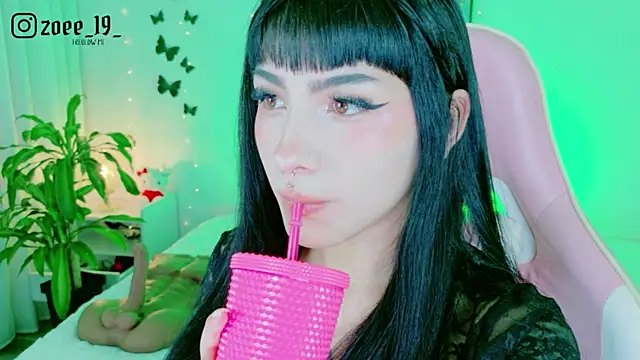Snapshot of cuteezoe chatting on May 2026 02:53:01 AM cuteezoe online show from May 2026 02:53:01 AM