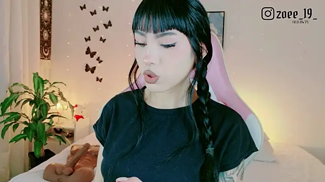 Snapshot of cuteezoe chatting on May 2026 04:29:02 AM cuteezoe online show from May 2026 04:29:02 AM