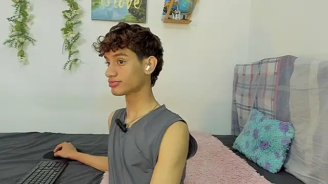 Snapshot of Peterfrost19 chatting on October 2025 06:14:01 AM Peterfrost19 online show from October 2025 06:14:01 AM