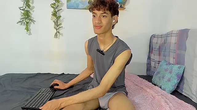 Snapshot of Peterfrost19 chatting on October 2025 11:05:02 PM Peterfrost19 online show from October 2025 11:05:02 PM