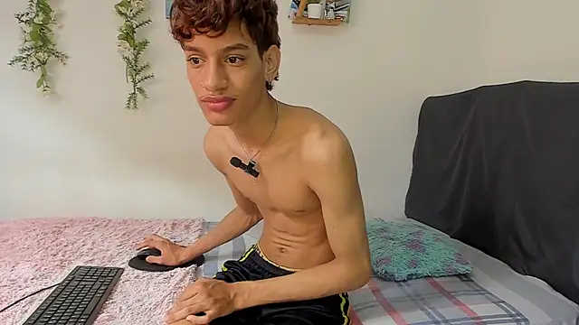 Snapshot of Peterfrost19 chatting on October 2025 03:45:02 PM Peterfrost19 online show from October 2025 03:45:02 PM