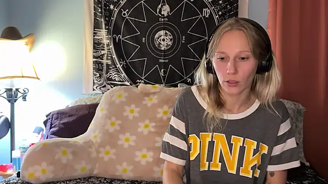 Snapshot of onlysunidreamss chatting on October 2025 02:23:02 AM onlysunidreamss online show from October 2025 02:23:02 AM