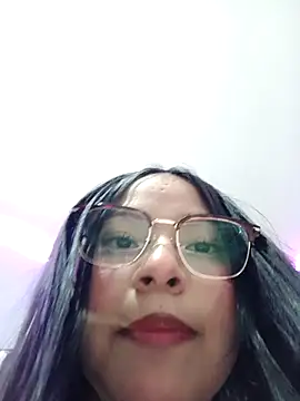 Snapshot of Anne_Mia chatting on December 2025 09:33:02 AM Anne Mia online show from December 2025 09:33:02 AM