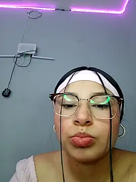 Snapshot of Anne_Mia chatting on November 2025 09:35:02 AM Anne Mia online show from November 2025 09:35:02 AM