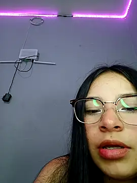 Snapshot of Anne_Mia chatting on November 2025 09:36:02 AM Anne Mia online show from November 2025 09:36:02 AM