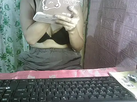 Snapshot of WetWildPussy chatting on October 2025 02:34:01 AM WetWildPussy online show from October 2025 02:34:01 AM