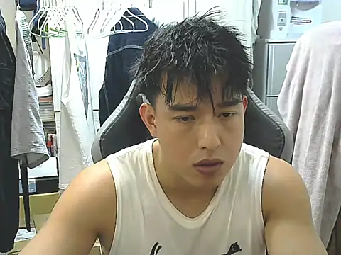 Snapshot of hunterXhan chatting on September 2025 01:06:01 PM hunterXhan online show from September 2025 01:06:01 PM