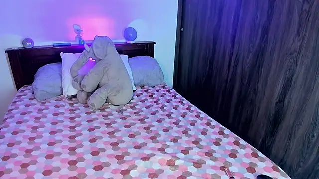 Flora Minx online show from October 2025 01:48:01 AM