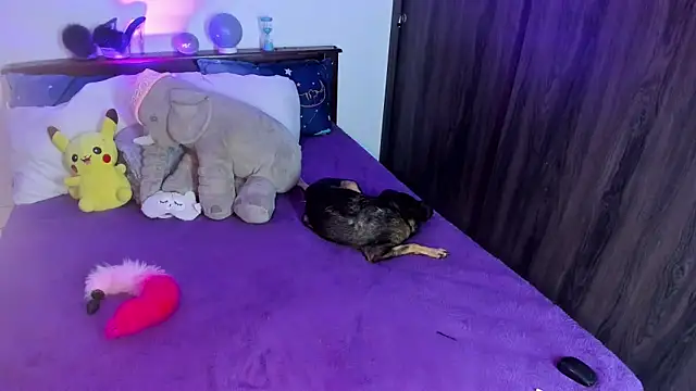 Flora Minx online show from November 2025 12:25:01 AM