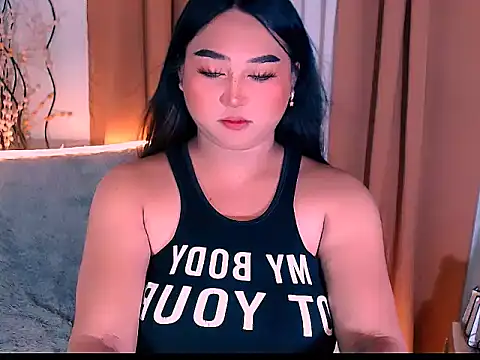 Lilly-lou online show from March 2026 06:42:02 PM