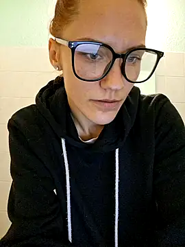 Snapshot of SlimBellaa chatting on October 2025 12:39:02 PM SlimBellaa online show from October 2025 12:39:02 PM