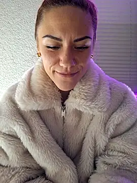 Snapshot of SlimBellaa chatting on November 2025 03:34:01 PM SlimBellaa online show from November 2025 03:34:01 PM