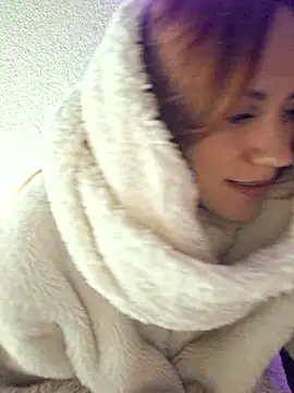 Snapshot of SlimBellaa chatting on November 2025 09:13:02 PM SlimBellaa online show from November 2025 09:13:02 PM