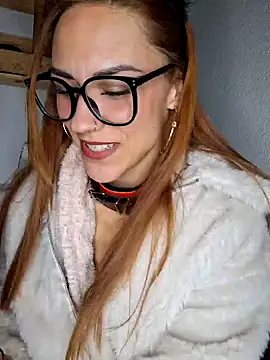 Snapshot of SlimBellaa chatting on October 2025 09:39:01 PM SlimBellaa online show from October 2025 09:39:01 PM