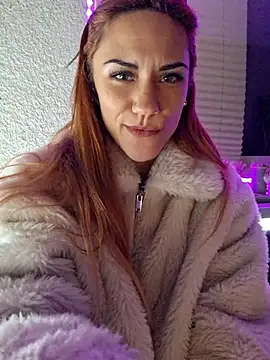 Snapshot of SlimBellaa chatting on November 2025 09:40:01 PM SlimBellaa online show from November 2025 09:40:01 PM