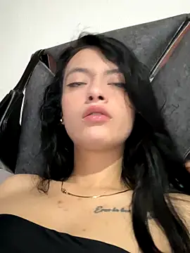 Snapshot of LiaCollings chatting on December 2025 01:49:02 PM LiaCollings online show from December 2025 01:49:02 PM