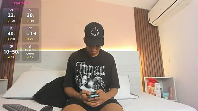 Brunette  boy online show from September 2025 03:16:01 AM