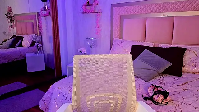 AlanaOdison online show from November 2025 09:04:01 PM