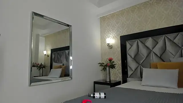 Layla Mackenzie online show from October 2025 02:46:02 AM