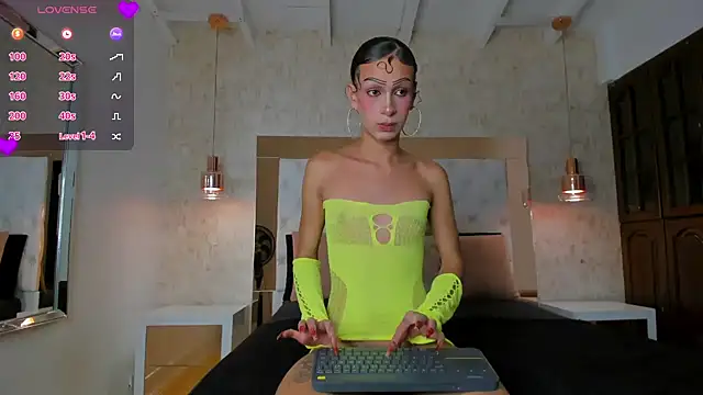 Layla Mackenzie online show from February 2026 06:00:02 AM