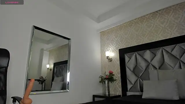 Layla Mackenzie online show from September 2025 02:07:02 AM