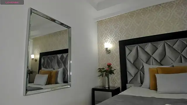 Layla Mackenzie online show from October 2025 12:45:02 AM