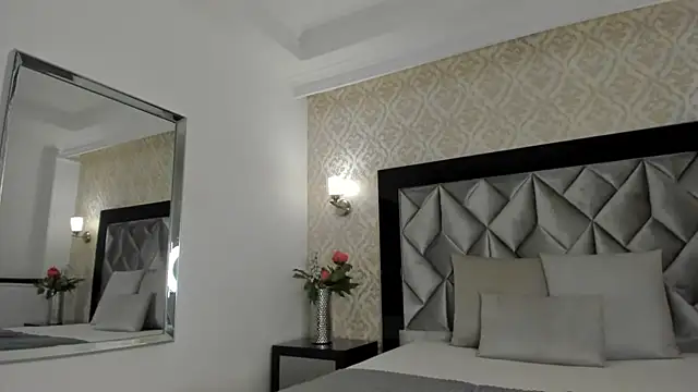 Layla Mackenzie online show from September 2025 02:59:01 AM