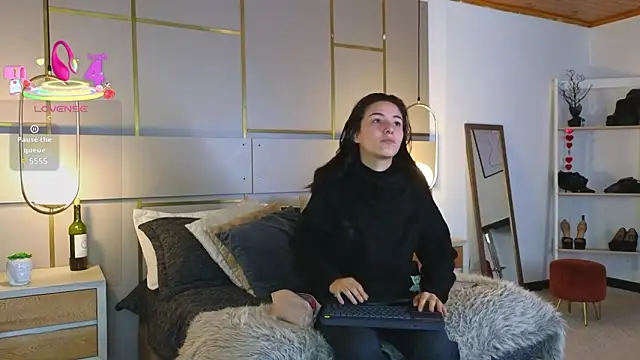 Lina Montclair online show from March 2026 01:17:01 PM