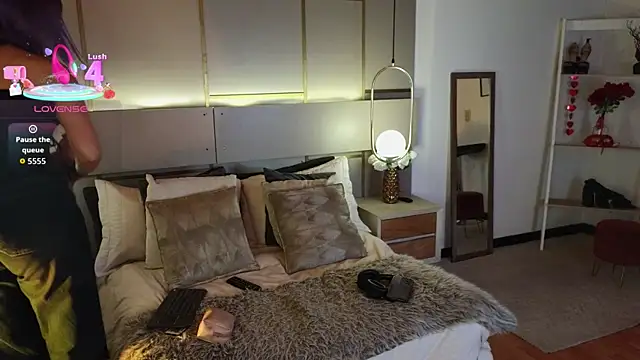 Lina Montclair online show from March 2026 07:27:02 PM