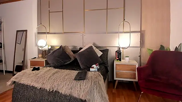 Lina Montclair online show from February 2026 07:26:01 PM