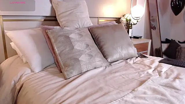 Snapshot of Lina_Montclair chatting on November 2025 07:28:02 PM Lina Montclair online show from November 2025 07:28:02 PM