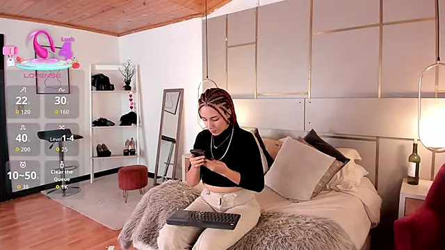 Lina Montclair online show from March 2026 07:43:02 PM