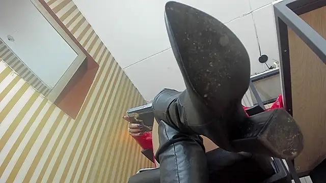 Scarlett Barnes online show from March 2026 12:25:02 PM