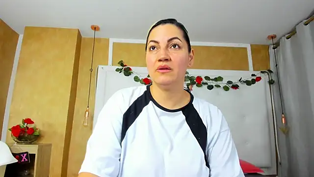 Snapshot of Heidy_milf chatting on April 2026 07:45:01 PM Heidy milf online show from April 2026 07:45:01 PM