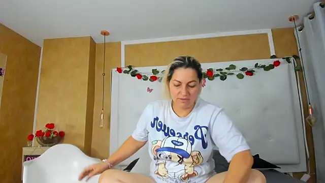 Heidy milf online show from March 2026 07:59:02 PM