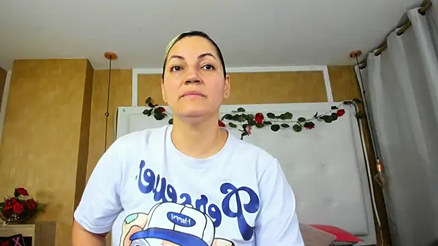 Snapshot of Heidy_milf chatting on April 2026 08:15:02 PM Heidy milf online show from April 2026 08:15:02 PM