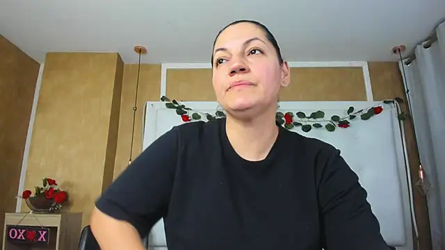 Snapshot of Heidy_milf chatting on May 2026 08:29:02 PM Heidy milf online show from May 2026 08:29:02 PM