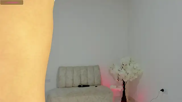 Snapshot of luxurykatty chatting on September 2025 11:11:02 PM luxurykatty online show from September 2025 11:11:02 PM