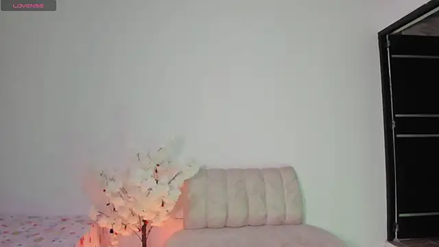 luxurykatty online show from November 2025 04:11:01 PM