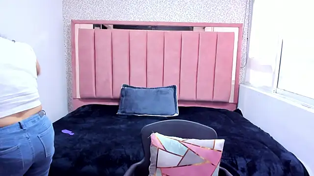 Snapshot of Barbara_fox__ chatting on November 2025 12:05:02 PM Barbara fox online show from November 2025 12:05:02 PM