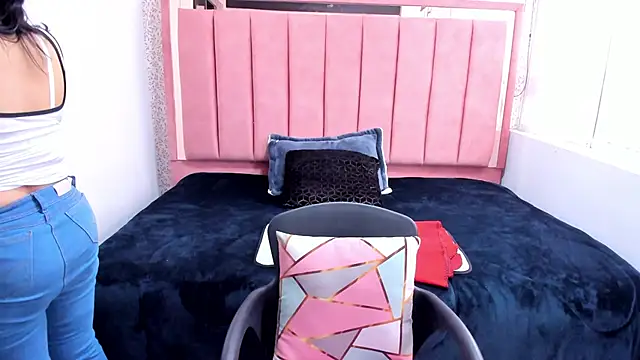 Snapshot of Barbara_fox__ chatting on November 2025 12:05:02 PM Barbara fox online show from November 2025 12:05:02 PM